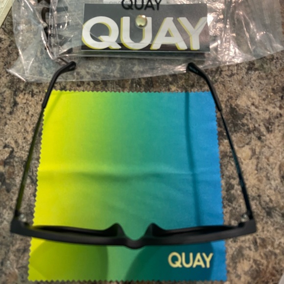 QUAY Womens sunglasses “Coffee Run” - Picture 3 of 3